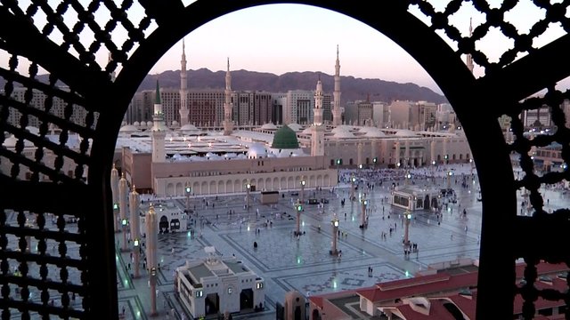 Masjid an-Nabawi, Muslims gathered for worship Nabawi Mosque, Medina, Saudi Arabia