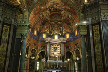 Fototapeta na wymiar Altare della Basilica della Beata Vergine del Rosario di Pompei