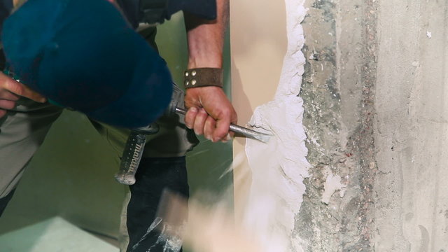 Construction worker using a hummer drill