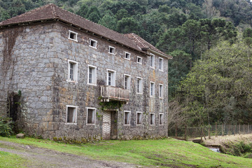Obraz premium An old abandoned stone house at Rio Grande do Sul - Brazil