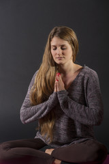 Obraz premium Young and religious woman