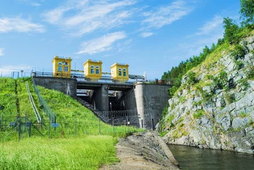 Papier Peint photo Barrage Le barrage sur le réservoir de Beloyarsk