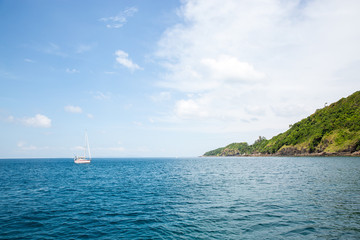Obraz premium View of Maya Bay, Phi Phi island, Thailand, Phuket. Seascape of tropical island with resorts - Krabi Province