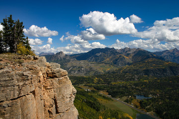 Fototapeta premium Mountain Cliff with Fall Colors
