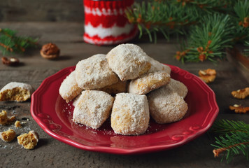 Christmas tea cookies in powdered sugar 