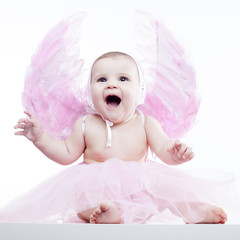 Bebé angelito con alas y tutú rosas sonriendo