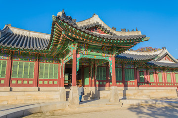 Obraz premium Beautiful and Old Architecture in Changdeokgung Palace in Seoul