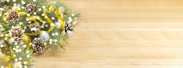 Obraz na płótnie Canvas Pine cones and fir tree with Christmas lights