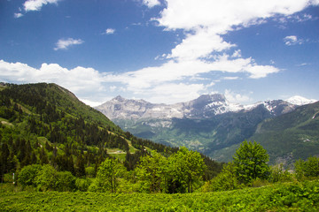 Fototapeta na wymiar valley in French Alps