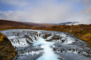 Bruarfoss é a surpreendente Cascata Azul na Islandia