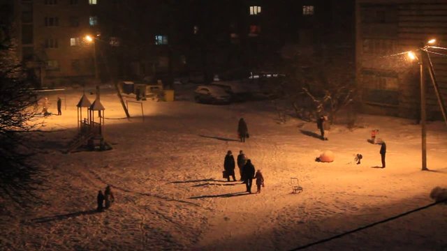 фонарь под снегом