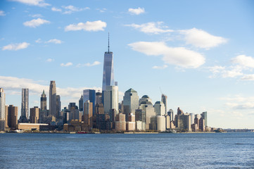 Obraz premium Blue sky view of the Downtown Manhattan skyline from across the Hudson River in New Jersey