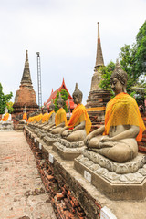 Fototapeta na wymiar The row of Buddha statue in Thai temple