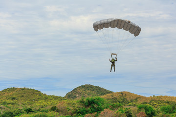 Parachutist descends and trains in landing accuracy that parachu