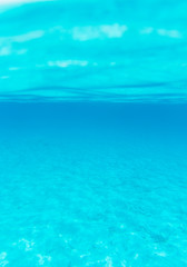 Obraz premium Tranquil underwater scene with copy space
