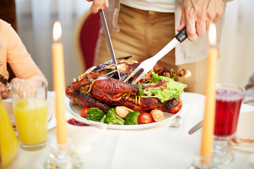 Cutting roasted poultry