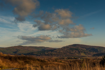 Fototapeta na wymiar Wzgórza okolic z okolic Dynowa