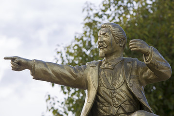 Fototapeta na wymiar Bronze statue of Lenine in Copacabana, Bolivia