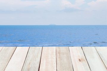 Obraz premium Wooden texture with sea background.