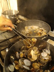 Preparazione di Cozze e Vongole