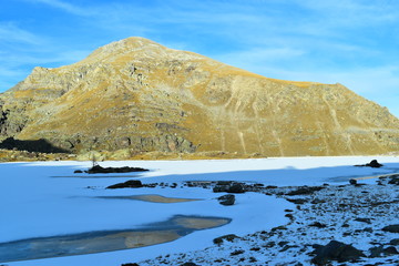 lac fourca face au mont Bego Vallée des merveilles