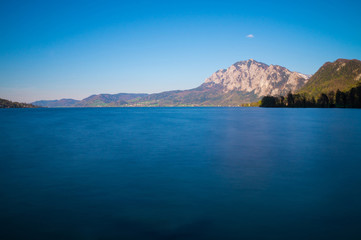 Der Attersee mit seinen Bergen