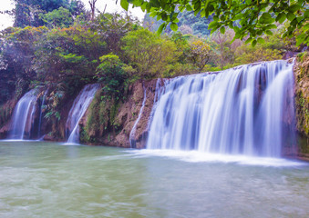 Fototapeta na wymiar beautiful waterfalls the 'Tee lor su' in Thailand