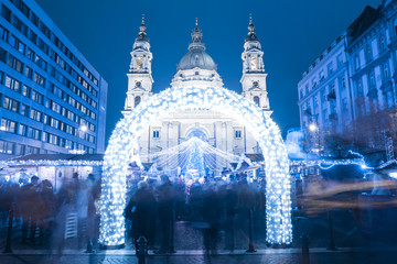 Fototapeta premium Choinka na placu Bazyliki św. Stefana, Budapeszt, Hunga