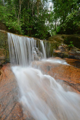 Obraz premium Beautiful waterfall in rainforest located at Ipoh, Perak, Malaysia.