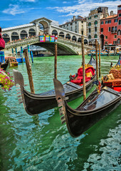 Fototapeta na wymiar Tourists travel on gondolas at canal
