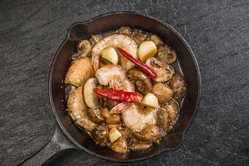 えびのアヒージョ (ajillo)Shrimp with garlic and olive oil