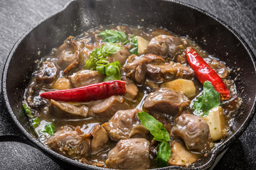 砂肝のアヒージョ　オイル焼き　スペイン小皿料理　 chicken gizzard ajillo