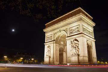 Fototapeta na wymiar Triumphal Arch in Paris