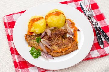 Fried calf's liver with shallots, top view