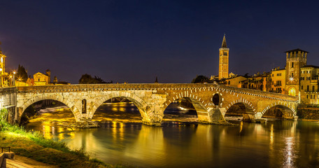 Fototapeta na wymiar Ponte di Pietra. Bridge in Verona