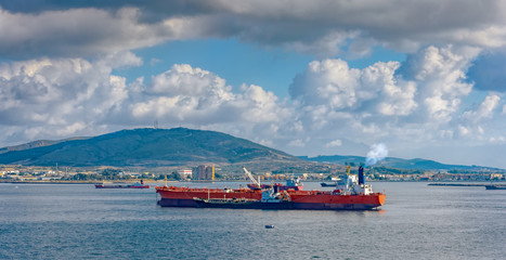 Loading anchored oil supertanker via a ship-to-ship oil transfer © Igor Groshev