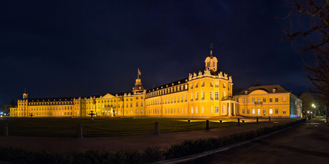 Fototapeta na wymiar Schloss Karlsruhe bei Nacht