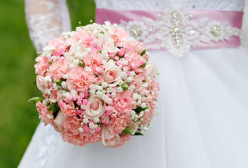 pink brides bouquet