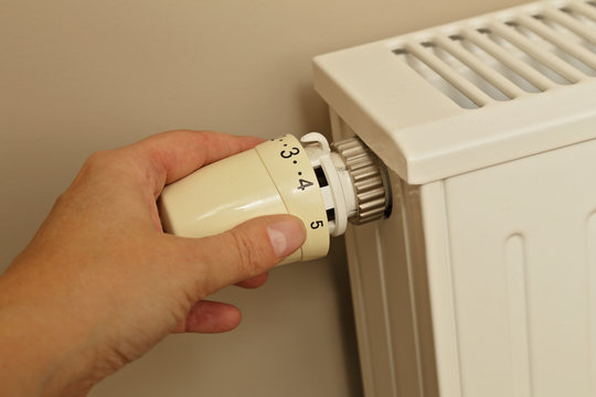 ouvrir vanne thermostatique radiateur maison