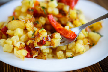 fried potato cubes with sweet pepper 