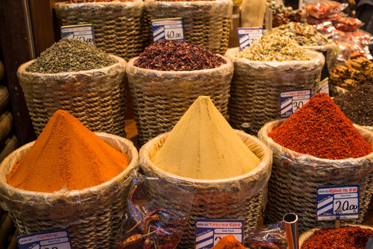 İstanbul kapalı &ccedil;arşı baharat pazarı