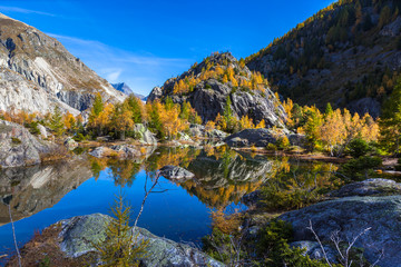 Naklejka na ściany i meble Beautiful pond of Swiss Alps in autumn