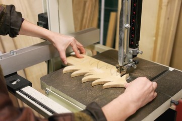 Подготовка к Новому году! выпиливаем ёлка из фанеры 