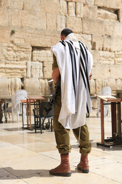 Israeli Soldiers At Jerusalem S Western Wall