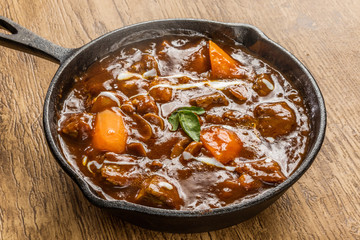 ビーフシチューとスキレット　lot of meat beef stew iron pans