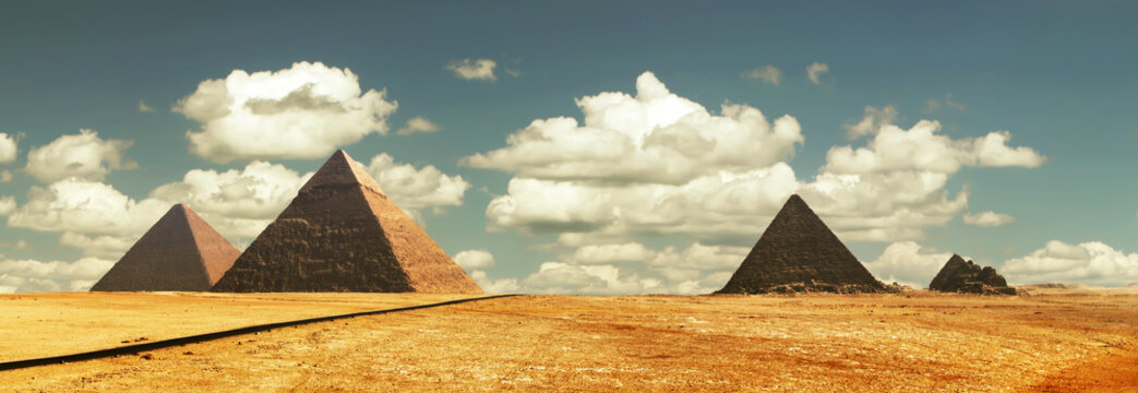 Egipt panorama pyramid with high resolution