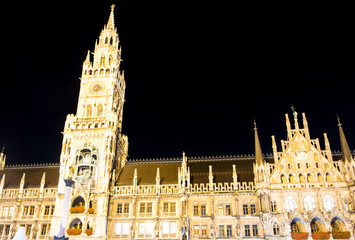Fototapeta na wymiar Illuminated Town Hall of Munich