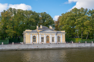 Fototapeta na wymiar The house of Peter 1 in the Summer garden of St. Petersburg