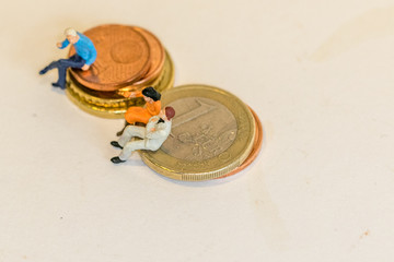 Auf dem Geld sitzen?