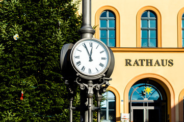 Fototapeta na wymiar Rathaus in Reichenbach mit einer Alten Uhr